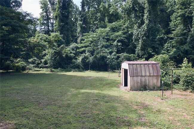 Building Photo - 826 Jefferson Ave SW