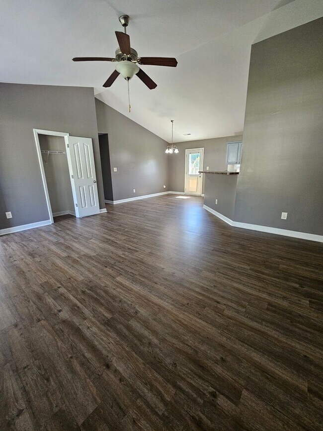 Building Photo - 3 Bed, 2 Bath Home In Woodbury Farm!