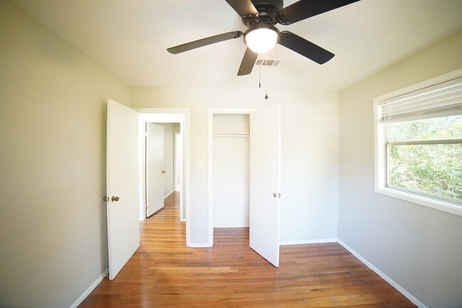 Building Photo - 318 Meadowbrook Ln