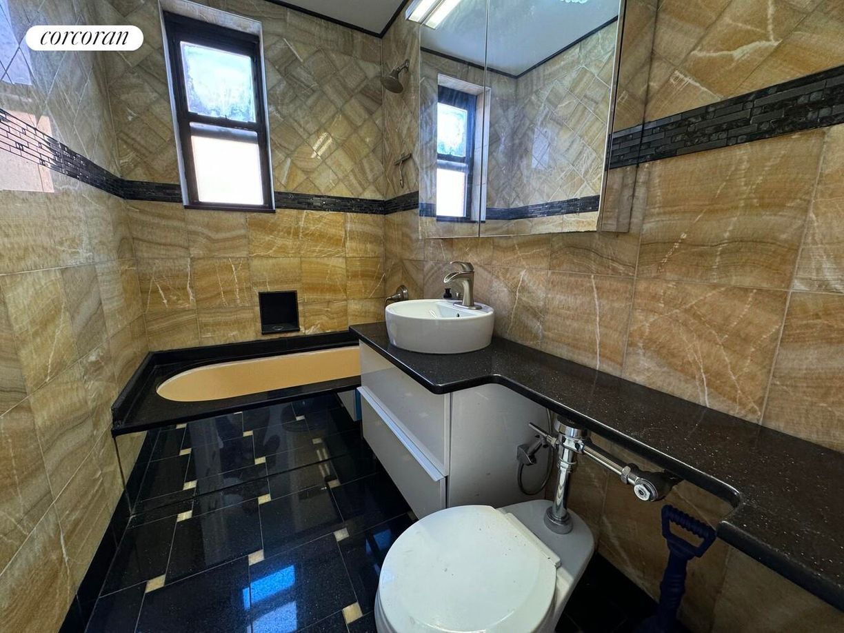 Building Photo - 47-55 39th Place 6H