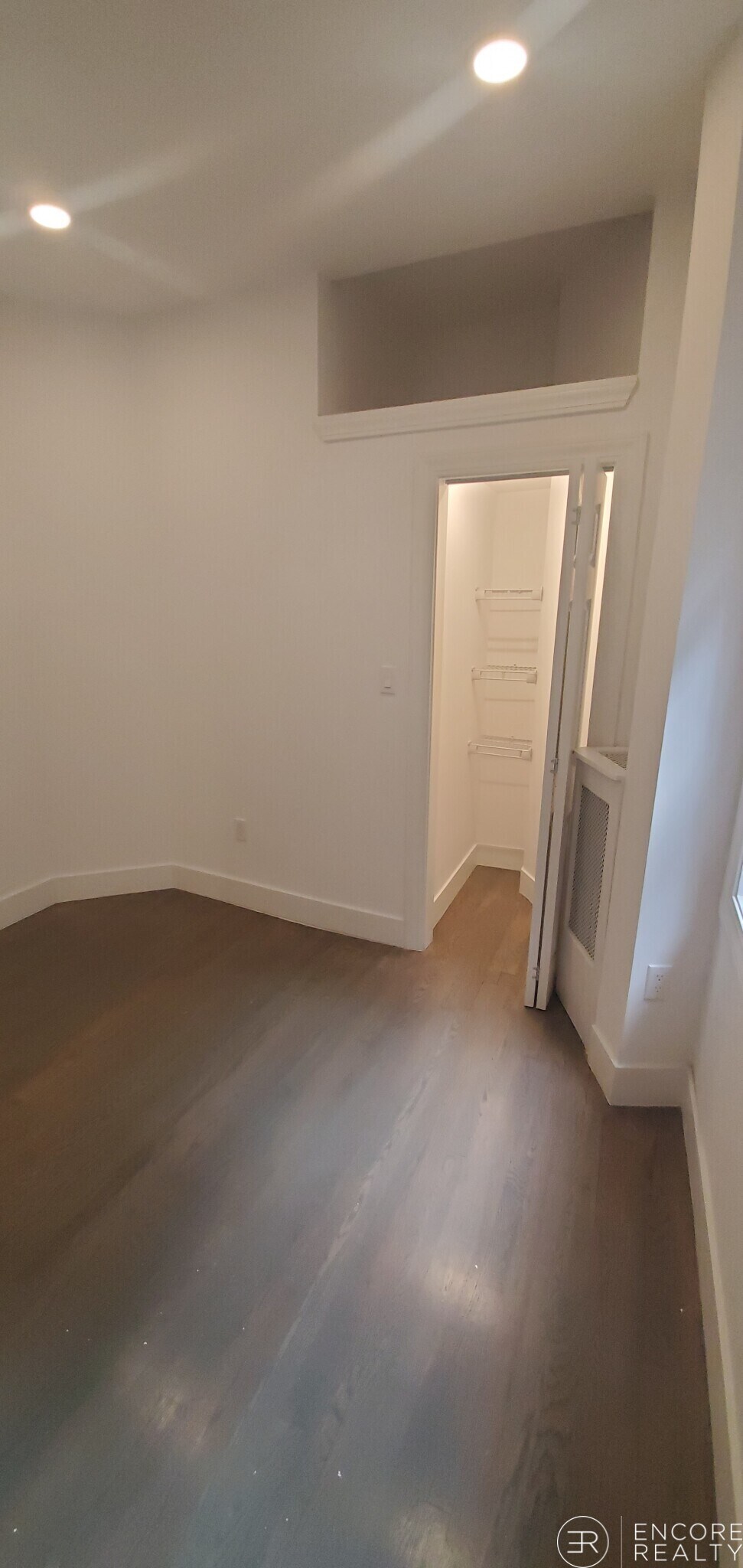 Building Photo - 2 Phillips St