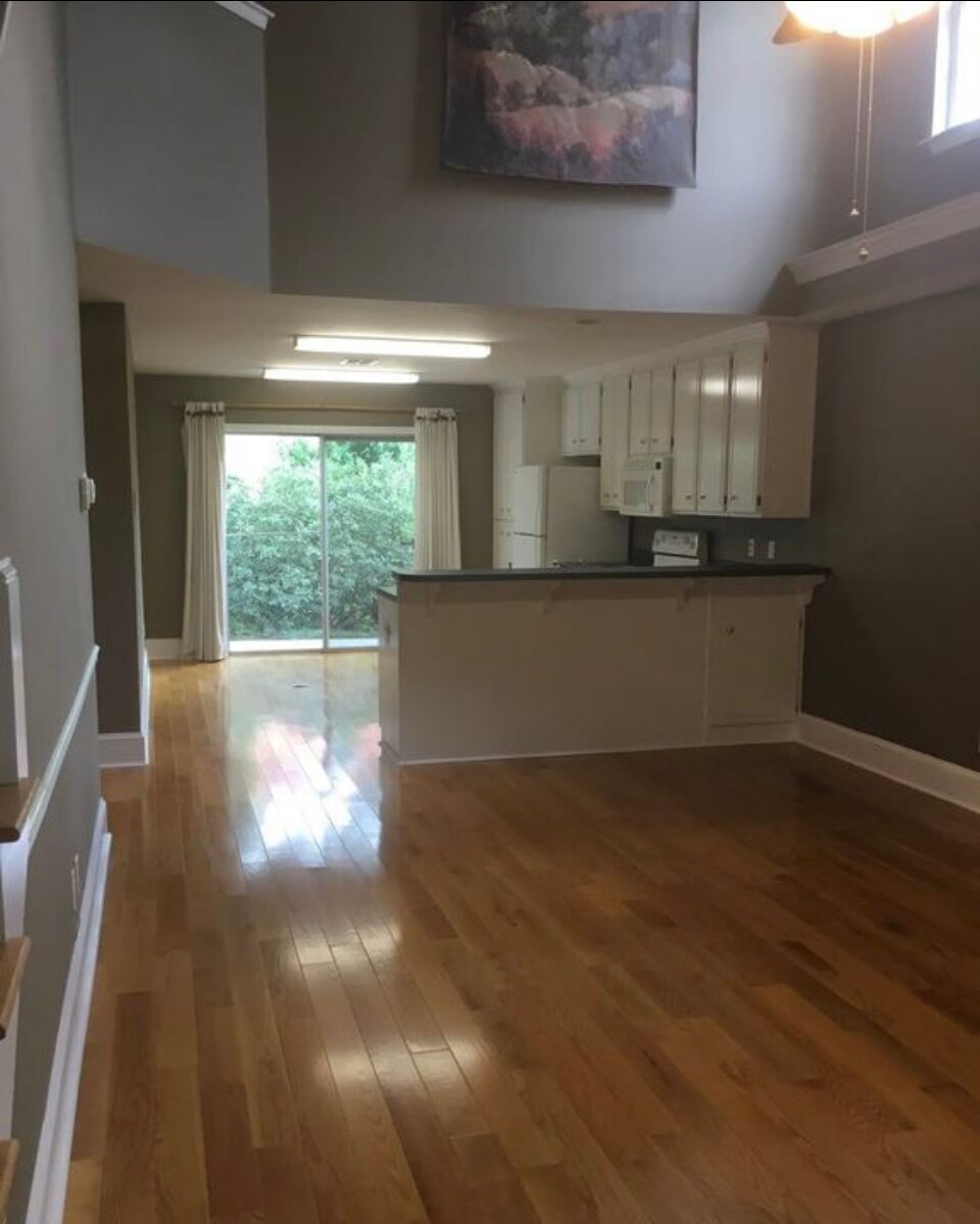 Living rm - 2020 Glennfield Ln
