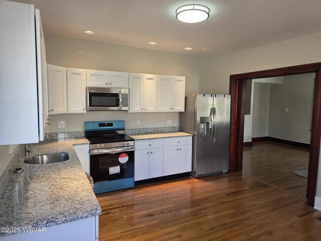 Building Photo - 77 E Houston Ave