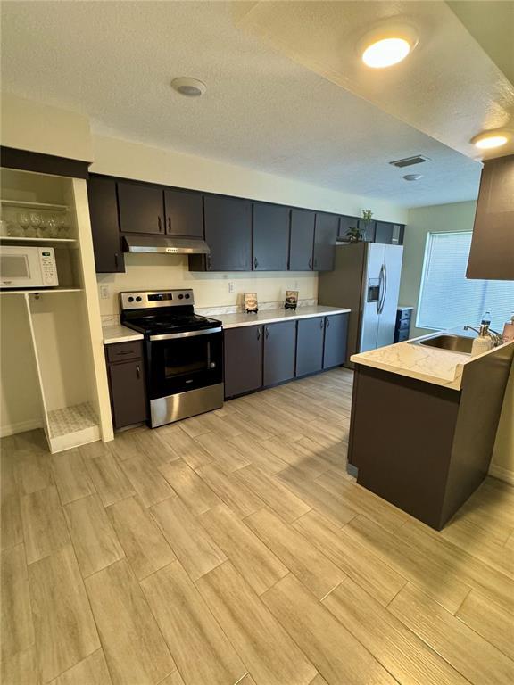 Building Photo - 2208 Valleybrook Ave