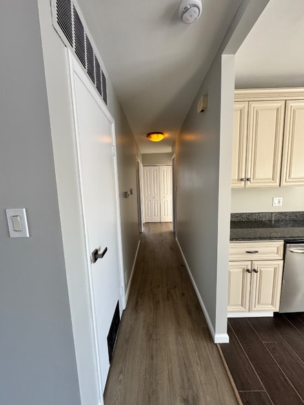 Building Photo - 1490 Highland Blvd