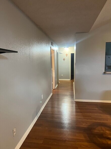 Building Photo - 1109 Palomino Dr