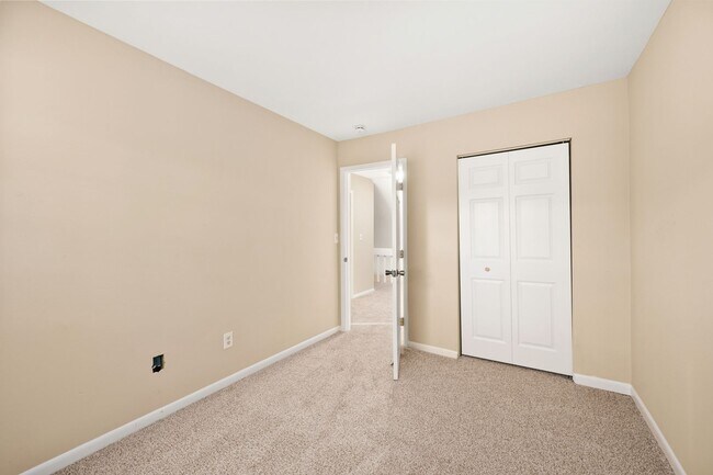 Building Photo - 163 Spruance Rd