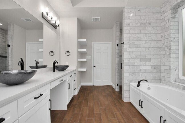 Building Photo - 14922 Indian Hill Trail