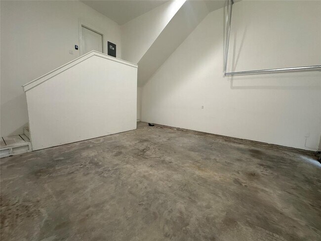 Building Photo - 2828 Versailles Oak Ln