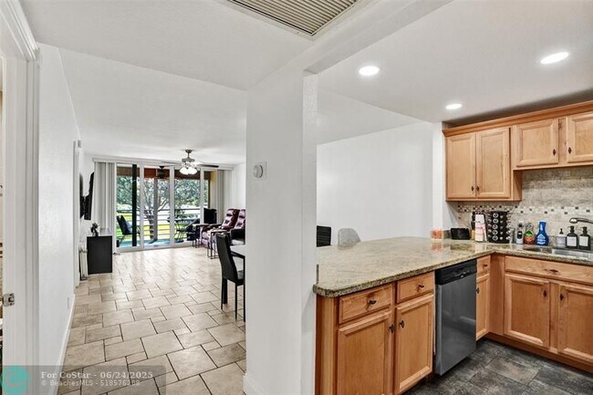 Building Photo - 9480 Poinciana Pl