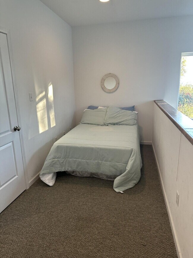 Building Photo - Great townhome 3/2 fully furnished!