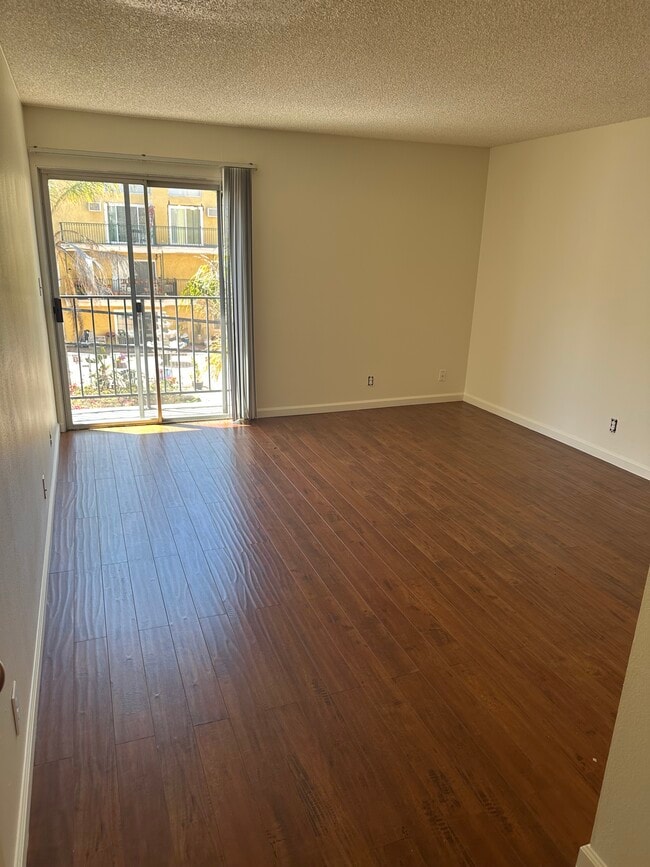 Building Photo - 433 S Manhattan Pl