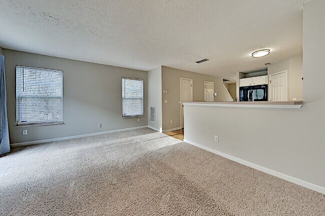 Building Photo - 213 Shadow Glen Dr