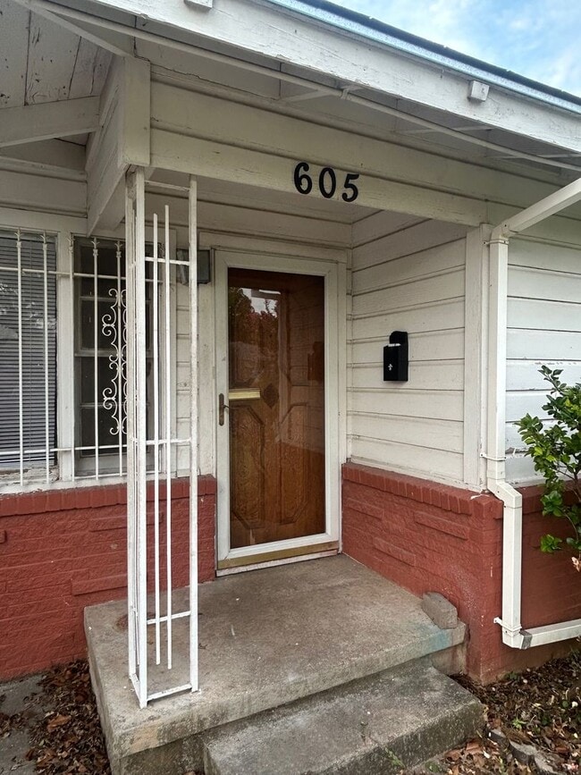 Building Photo - Perfect home for family
