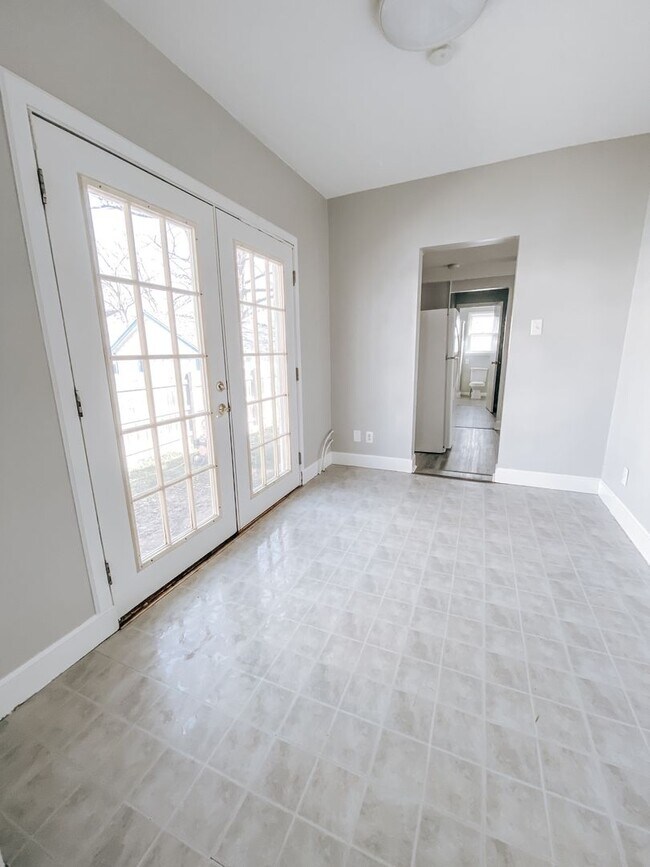Building Photo - 3 Bedroom, 2 Bath House
