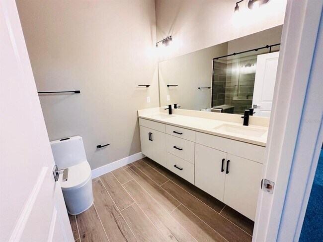 Building Photo - 1680 Houston St