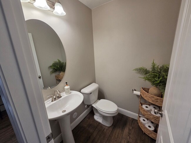 Building Photo - Stunning 3 bed home - like new