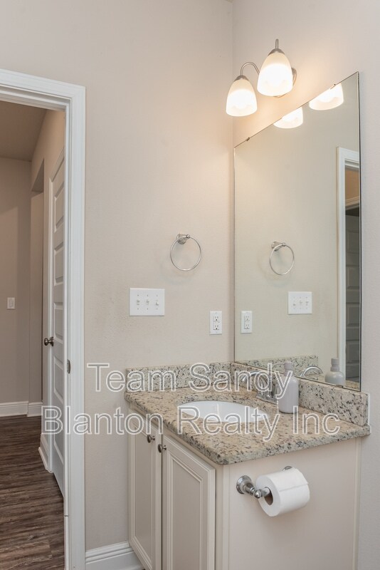 Building Photo - 7584 Burnside Lp