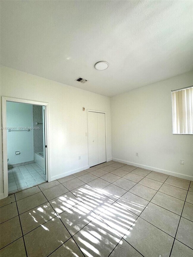 Building Photo - 1652 SE 28th St