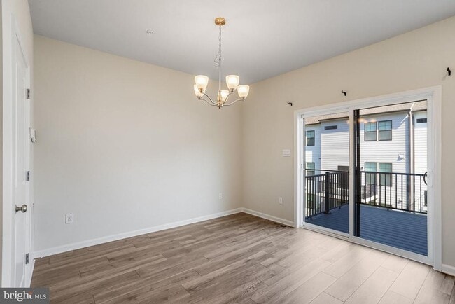 Building Photo - 385 Ensemble Wy