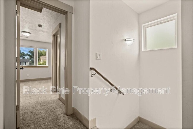 Building Photo - 909 N 31st St