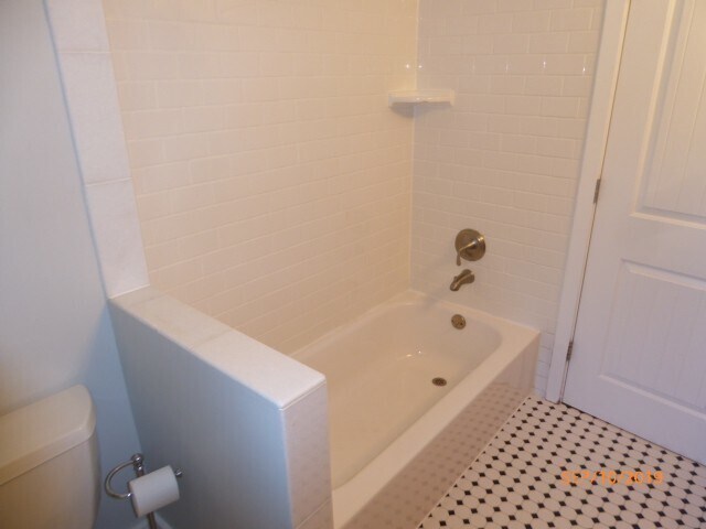 Building Photo - Remodeled 4 Bed 2 Bath Home Near Downtown ...