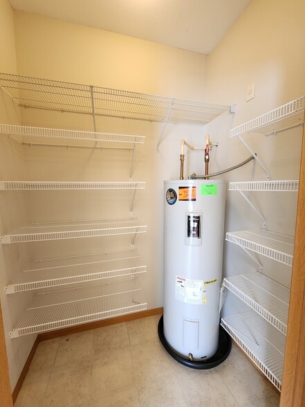 Building Photo - 7529 Crosscreek Dr