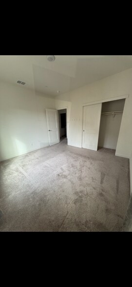 Building Photo - 1065 Swarthmore Ct