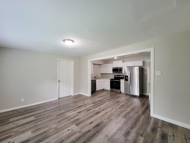 Building Photo - 5606 Willow Glen Dr