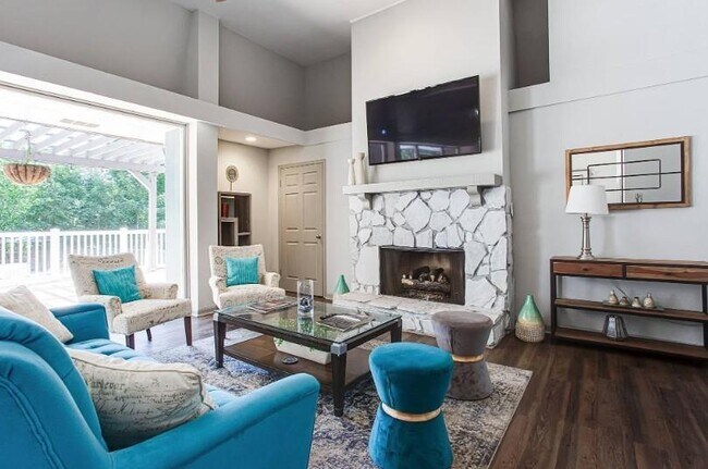 Building Photo - 707 Franklin Gateway SE