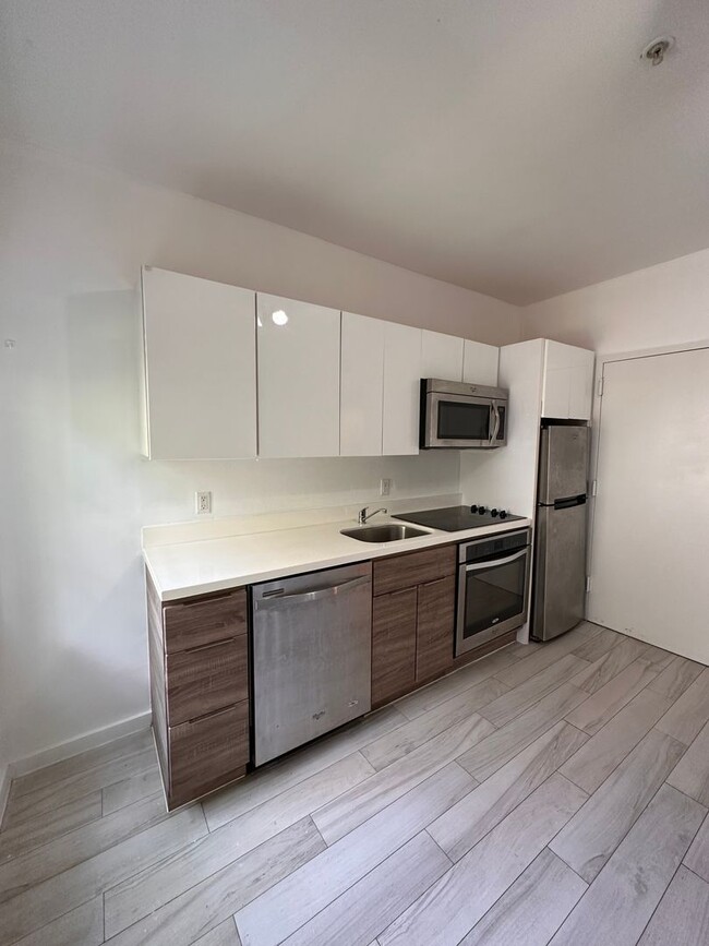 Building Photo - BRAND NEW 1BD APT IN THE HEART OF ART DECO