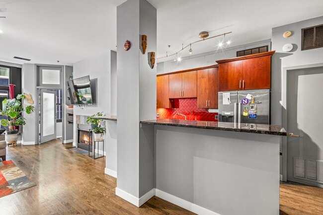 Building Photo - 130 S Canal St