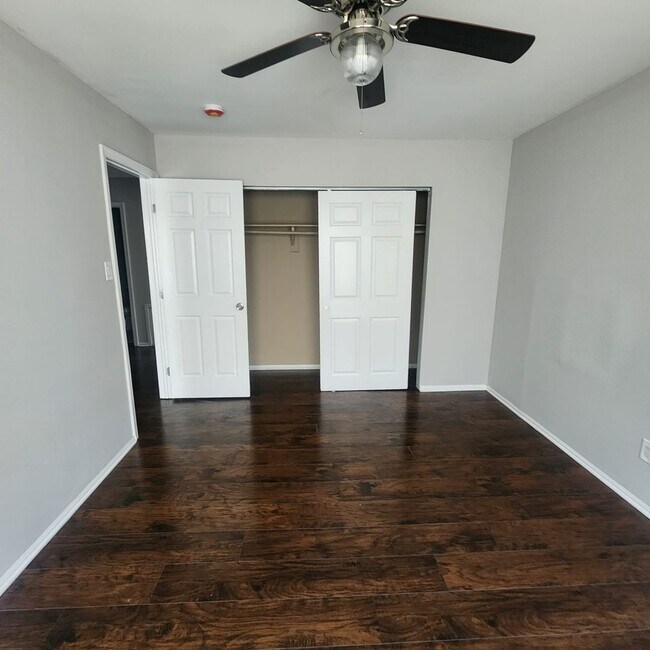 Building Photo - Spacious 3 bedroom house in Lehigh Manor