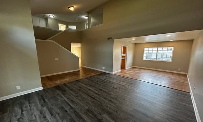 Building Photo - 11341 Rancho La Brea Dr