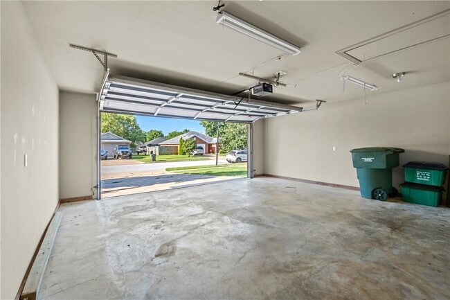 Building Photo - 3806 W Tanyard Dr