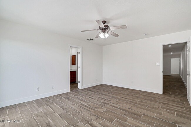 Building Photo - 7235 Royal Arms Dr