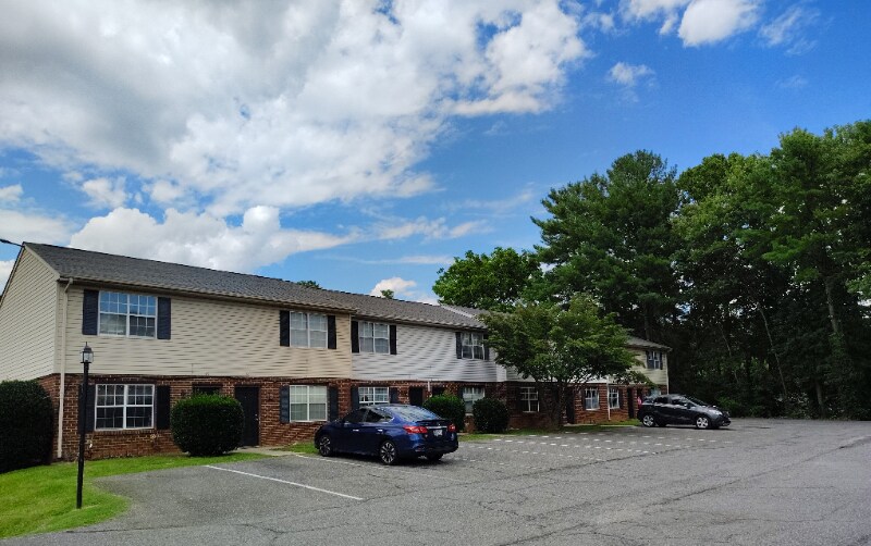 Building Photo - 73 Ferguson Dr