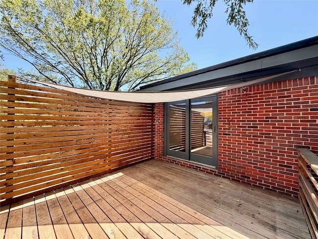 Building Photo - 2223 Forest Oaks Dr