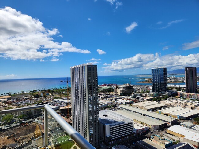 Building Photo - 988 Halekauwila St