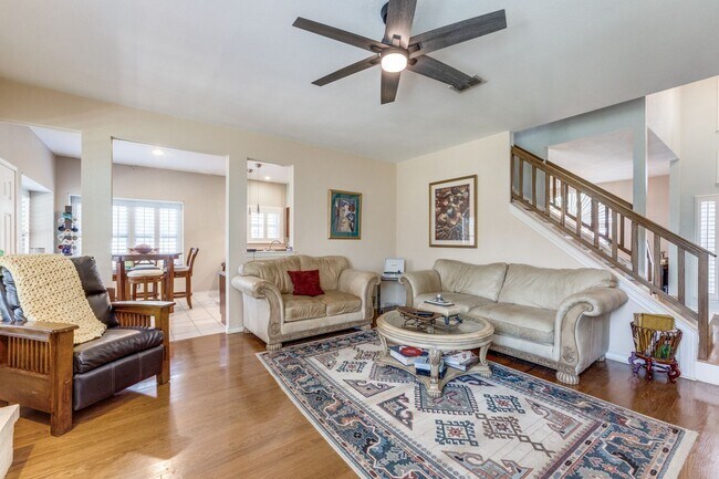 Building Photo - Available August 15th | 4 Bd, 2ba for Leas...