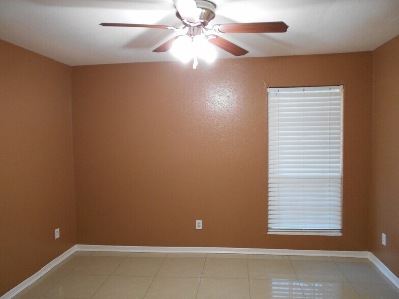 Building Photo - 5706 Easthampton Dr