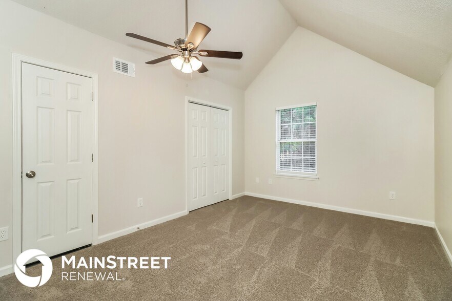 Building Photo - 7073 Stonecreek Dr