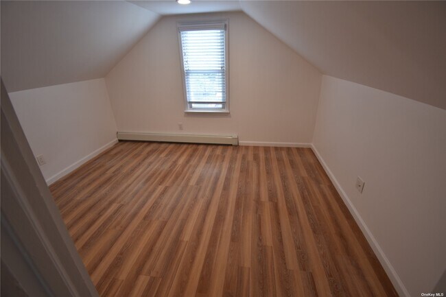 Building Photo - 248 Oak St