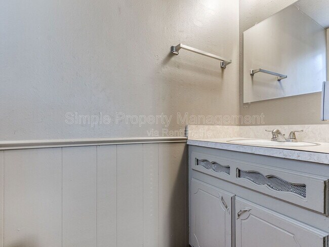 Building Photo - 4008 SE 47th St