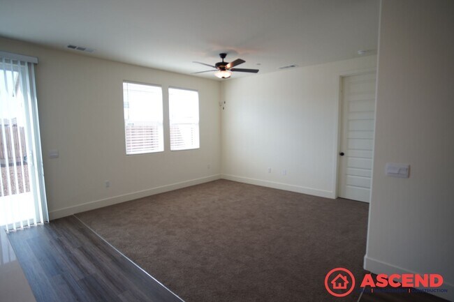 Building Photo - Southwest Home with Solar!