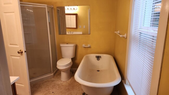 Building Photo - South Hill Home!! Coming Soon!
