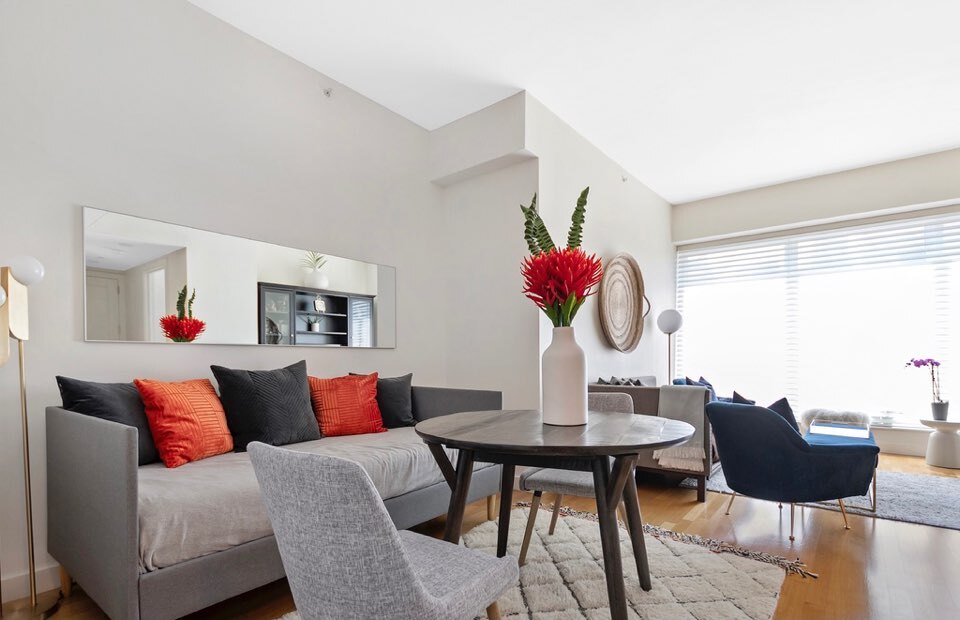 Building Photo - 400 Stuart St