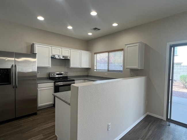 Building Photo - Highly desirable Spectrum community! Showi...