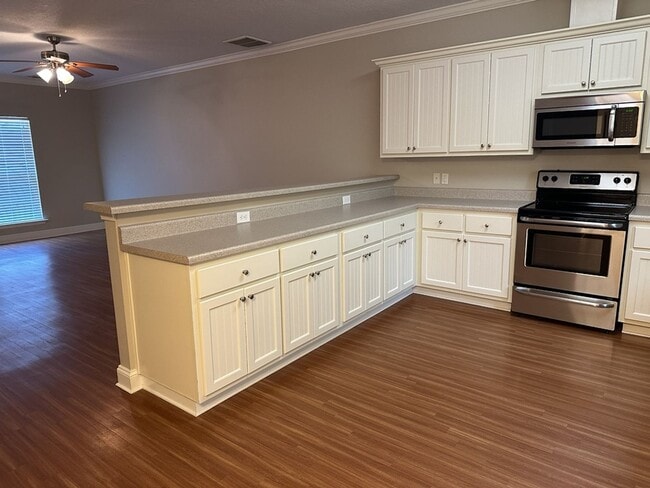 Building Photo - 273 Vining Way