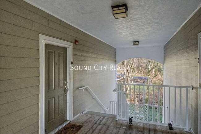 Building Photo - 7230 Althorp Way